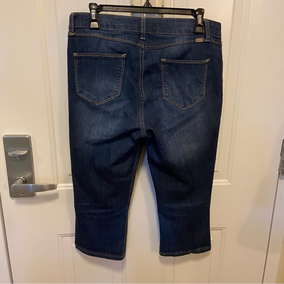 Capri Jeans - Picture 2 of 7